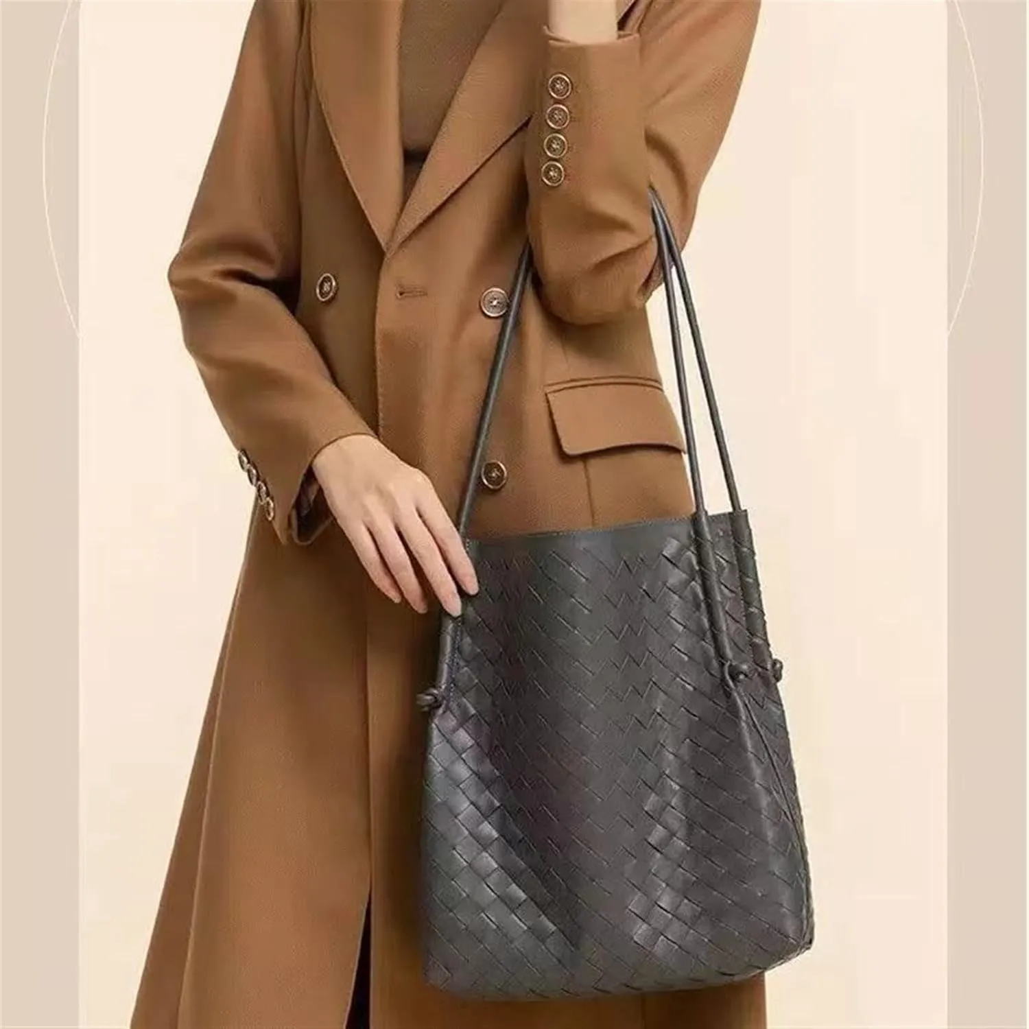 Woven Large Leather Shoulder Bag Large Capacity Tote Bag Genuine Leather Bucket Bag Armpit Bag(C)